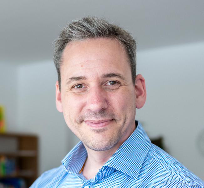 Portrait Dr. Simon Tschofen